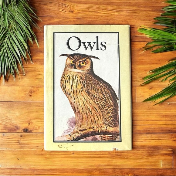 VINTAGE Owls Hardcover Book - 1982 Edition w/ Dust Jacket + Forgotten Bookmark - Picture 1 of 9